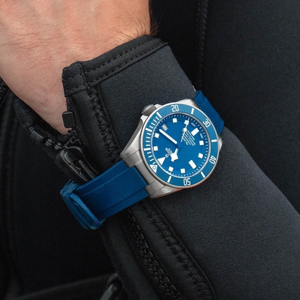 MONTRE HOMME TUDOR PELAGOS 42MM BLEU AVEC BRACELET TITANE