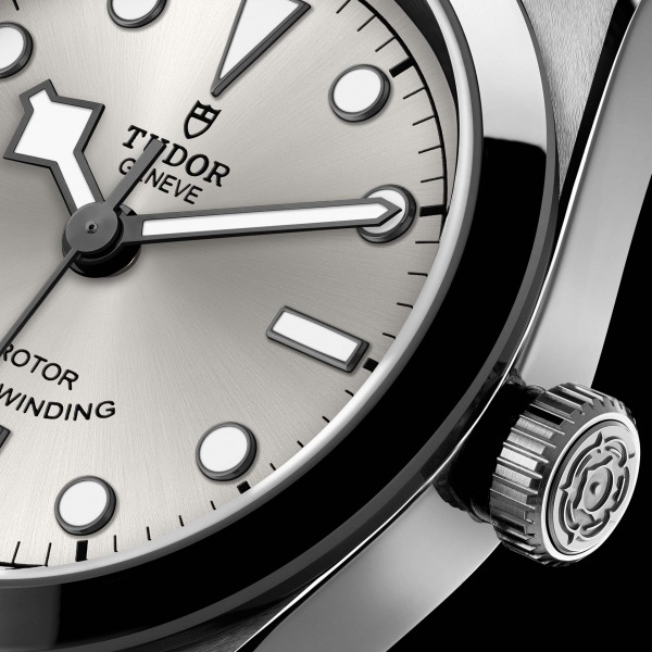 Montre noir et top argent femme
