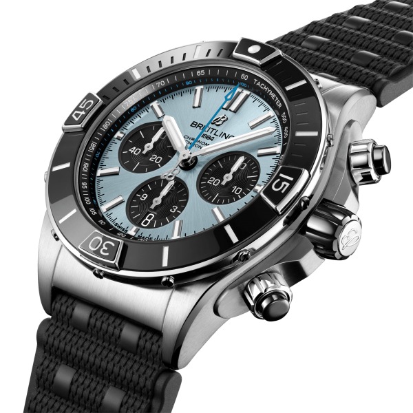 Montre Breitling Super Chronomat B01 44 Bracelet Caoutchouc Cadran Bleu Glacier