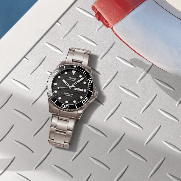 Montre Mido Ocean Star 200c Titanium Cadran Noir Bracelet Titane