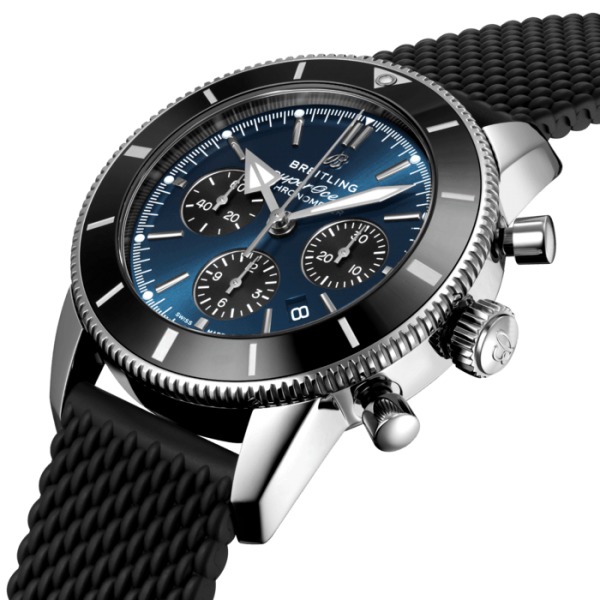 Montre Breitling  Superocean Heritage B01 44 mm Chronographe Cadran Noir Bracelet caoutchouc