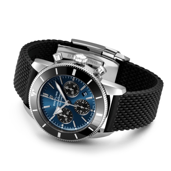 Montre Breitling  Superocean Heritage B01 44 mm Chronographe Cadran Noir Bracelet caoutchouc