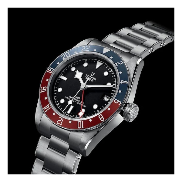 MONTRE HOMME TUDOR BLACK BAY GMT AVEC BRACELET EN ACIER