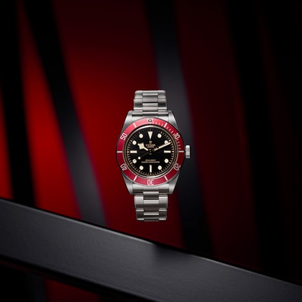 Montre Homme Tudor Black Bay 41mm Lunette Rouge Bracelet Acier