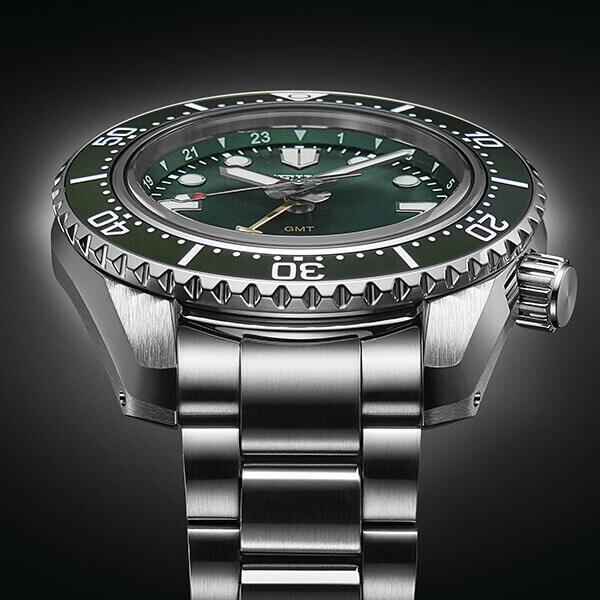 Montre Seiko Prospex Automatic GMT Cadran Vert Bracelet Acier