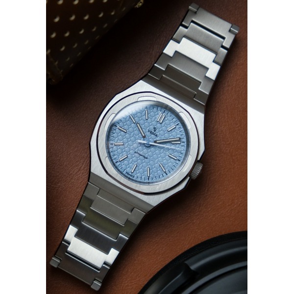 Montre Yema Urban Traveller Cadran Bleu Bracelet Acier