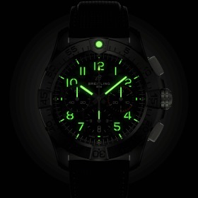 Montre Breitling Avenger B01 Chronograph 44 Night Mission Cadran Noir