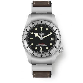 MONTRE HOMME TUDOR BLACK BAY P01 AVEC BRACELET EN CUIR BRUN