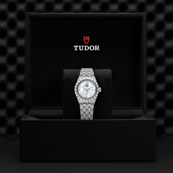 Montre Femme Tudor Royal 28mm Boîtier Acier Cadran Nacré serti de diamants