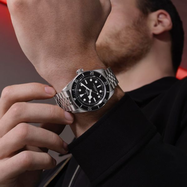 MONTRE TUDOR BLACK BAY 41MM CADRAN NOIR BRACELET ACIER