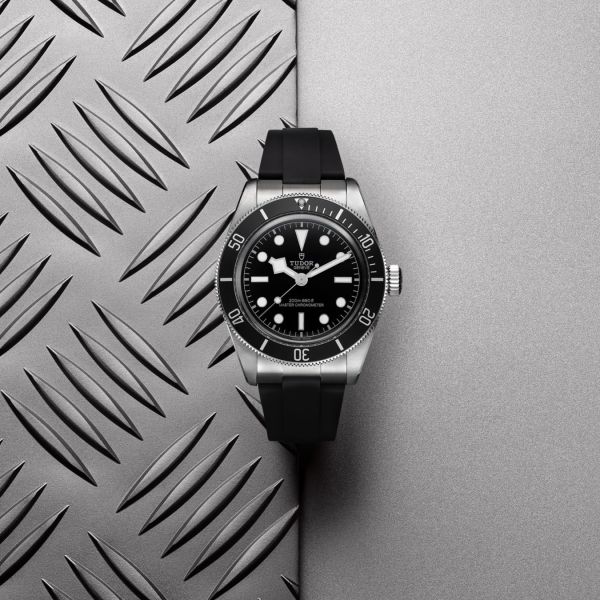 MONTRE TUDOR BLACK BAY 41MM CADRAN NOIR BRACELET CAOUTCHOUC