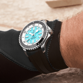 Montre Breitling Superocean 44mm Automatic Cadran Turquoise Bracelet Caoutchouc Noir