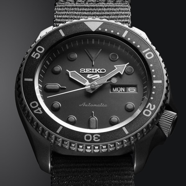 Montre Seiko 5 Sport Automatique Nylon Fantome
