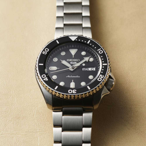 Montre Seiko 5 Automatique Noir Bracelet Métal