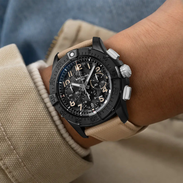 Montre Breitling Super Avenger B01 Chronograph 42 Night Mission Bracelet Sable