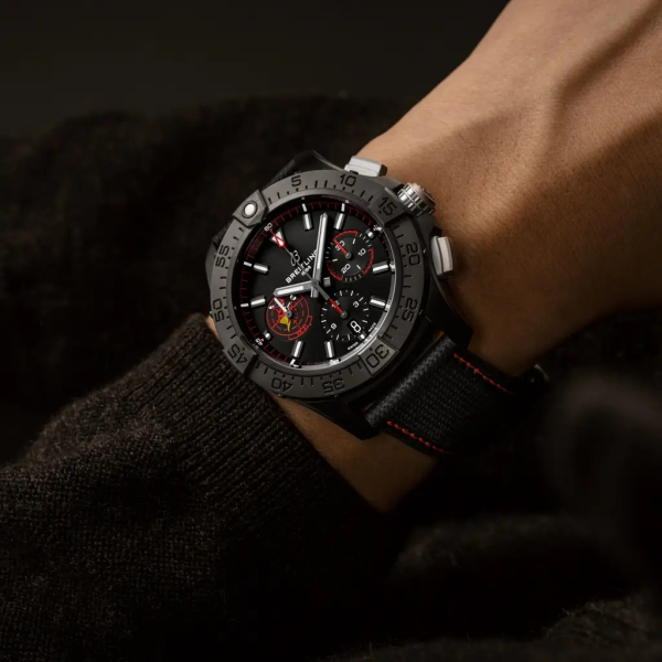 Montre Breitling Avenger B01 Chronograph 44 Night Mission Dust Devils