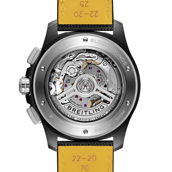 Montre Breitling Avenger B01 Chronograph 44 Night Mission Bloodhounds