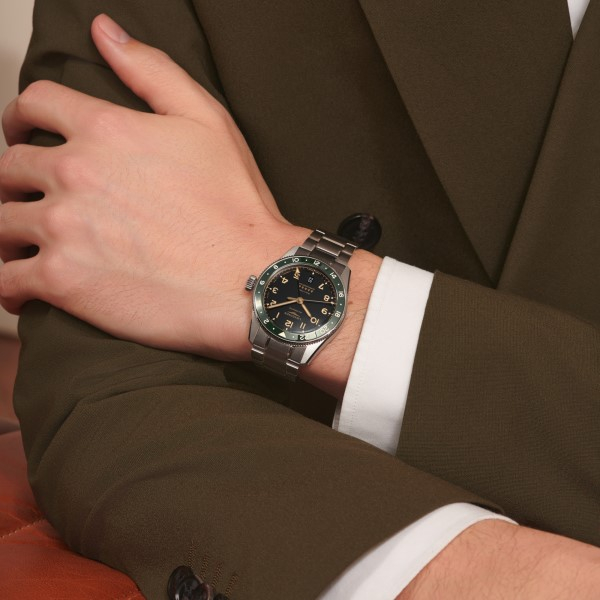 Montre Longines Spirit Zulu Time Automatique 39mm Lunette Verte Bracelet Acier