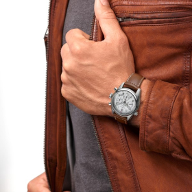 Montre Longines Spirit Chronographe 42 mm cadran argenté bracelet cuir