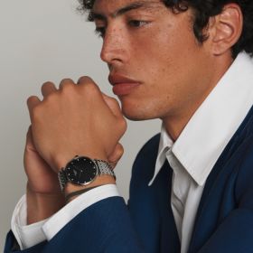 Montre La Grande Classique De Longines Cadran Noir laqué poli Bracelet Acier