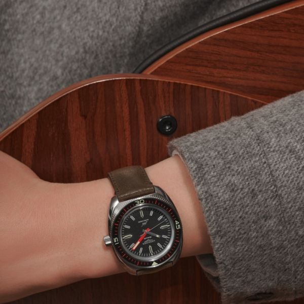 Montre Ultra-Chron Cadran Noir Bracelet cuir