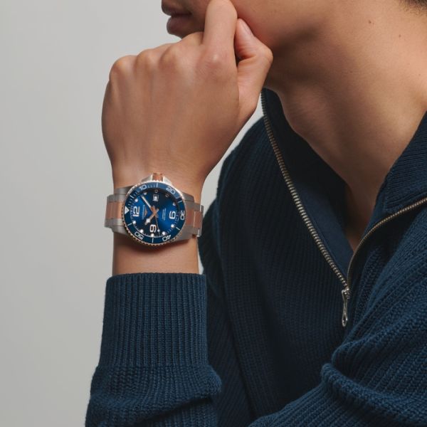 Montre Hydroconquest Cadran Bleu soleillé Bracelet Acier PVD rouge