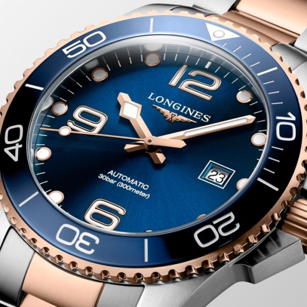 Montre Hydroconquest Cadran Bleu soleillé Bracelet Acier PVD rouge