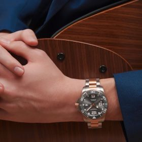 Montre Hydroconquest Cadran Gris soleillé Bracelet Acier PVD rouge