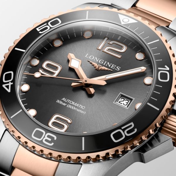 Montre Hydroconquest Cadran Gris soleillé Bracelet Acier PVD rouge