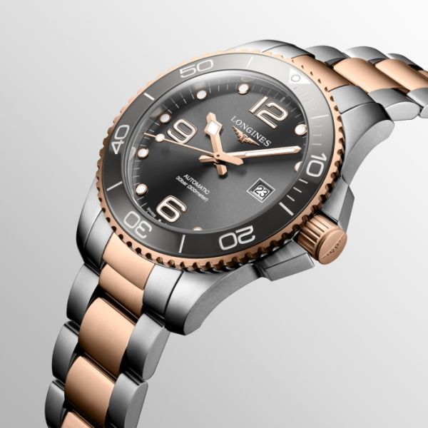 Montre Hydroconquest Cadran Gris soleillé Bracelet Acier PVD rouge