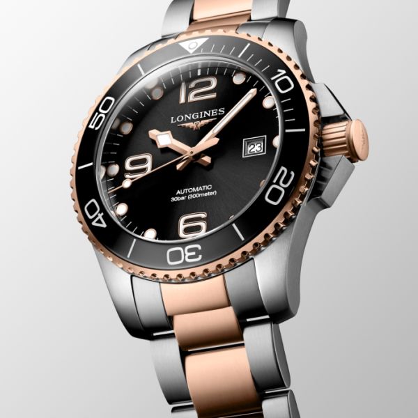 Montre Hydroconquest Cadran Noir soleillé Bracelet Acier PVD rouge
