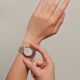 Montre Conquest Classic Cadran Nacre blanche Bracelet Acier PVD rouge