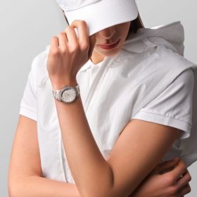 Montre Conquest Classic Cadran Nacre blanche Bracelet Acier