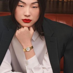 Montre La Grande Classique De Longines Cadran Nacre blanche Bracelet PVD jaune