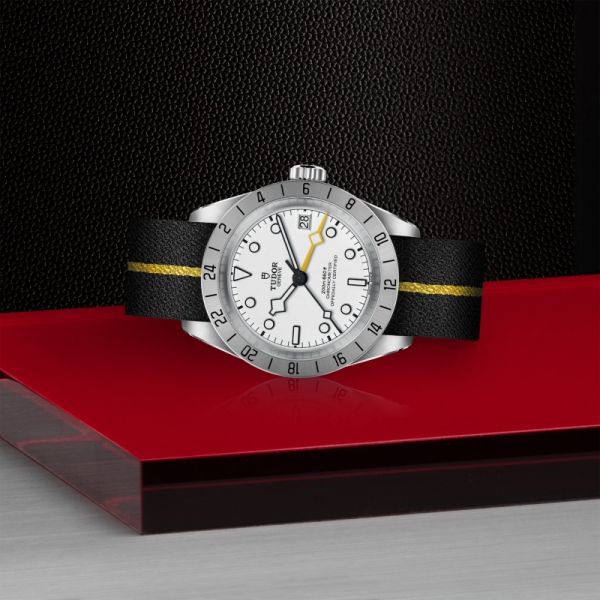 MONTRE TUDOR BLACK BAY PRO 39 MM BRACELET TISSU NOIR BANDE JAUNE