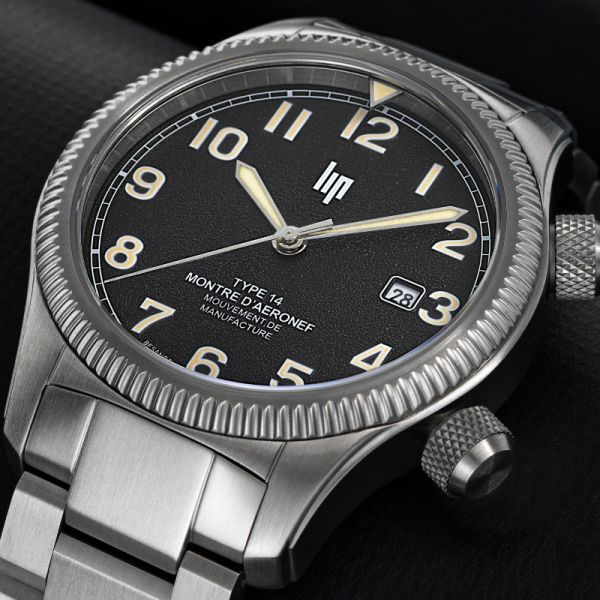 Montre Lip Type 14 41mm Automatique Cadran Noir Bracelet Acier
