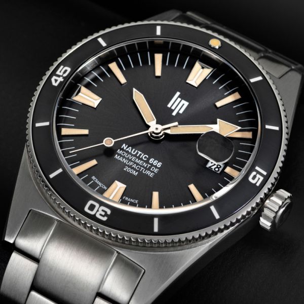 Montre LIP Nautic 666 Manufacture Cadran Gris Bracelet Acier