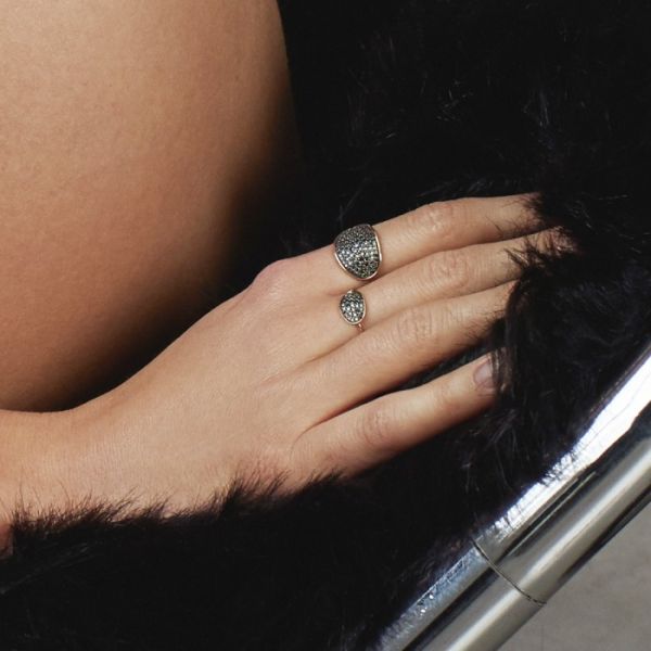 Bague Ginette NY Large Sequin Black Diamond Ring Or Rose