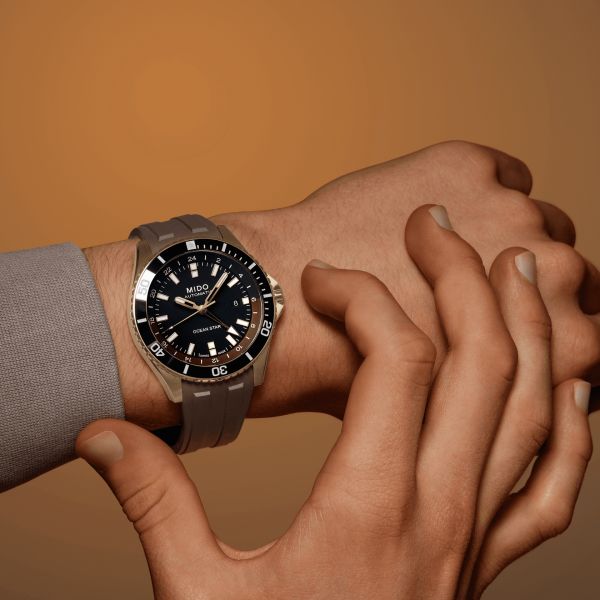 Montre Mido Ocean Star GMT Cadran Noir Bracelet Caoutchouc Brun