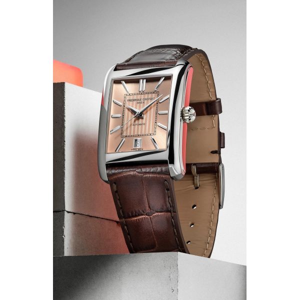 Montre Frederique Constant Classics Carrée Cadran Saumon Bracelet Cuir