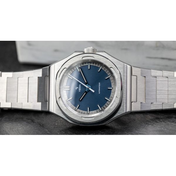 Montre Yema Urban Traveller Cadran Bleu Bracelet Acier