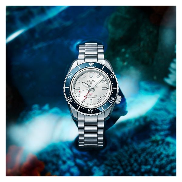 Montre Seiko Prospex SPB519J1 GMT Diver's 300m Cadran Blanc Bracelet Acier
