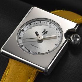 Montre LIP Mach 2000 Quartz Cadran Argenté Bracelet Cuir Jaune