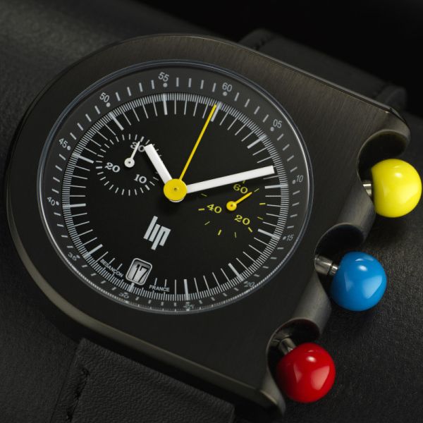 Montre LIP Mach 2000 Chronographe Quartz Cadran Noir Bracelet Cuir