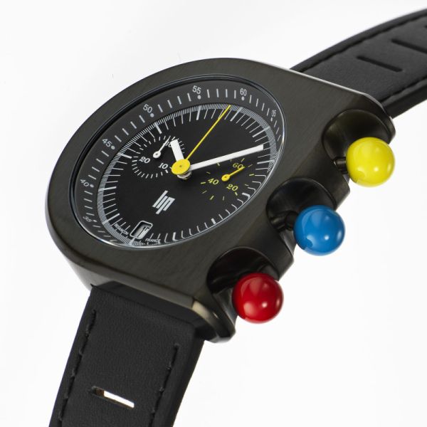 Montre LIP Mach 2000 Chronographe Quartz Cadran Noir Bracelet Cuir