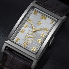 Montre LIP Churchill T24 Quartz Cadran Argenté Bracelet Cuir
