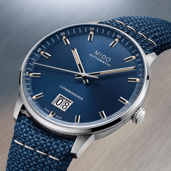 Montre Mido Commander Big Date 42mm Cadran Bleu Bracelet Tissu Bleu