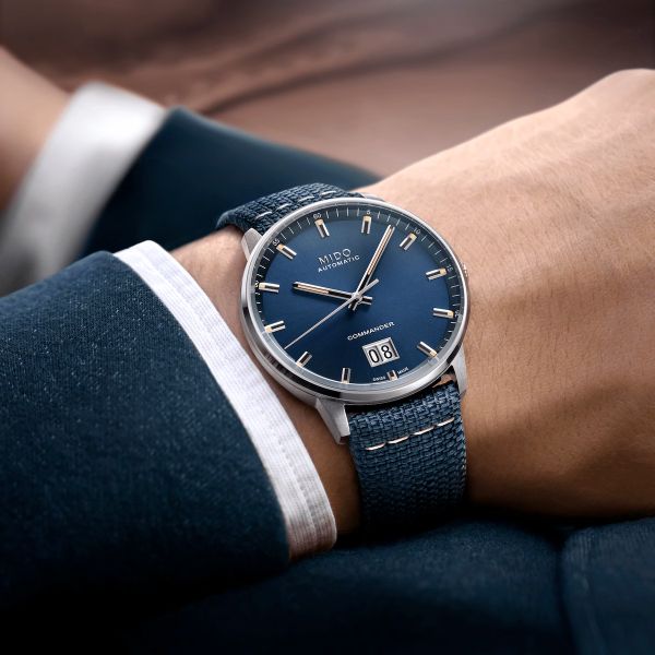 Montre Mido Commander Big Date 42mm Cadran Bleu Bracelet Tissu Bleu