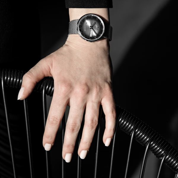Montre Mido Commander Shade 37mm Cadran Argent Bracelet Acier inoxydable Gris