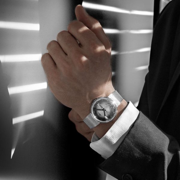 Montre Mido Commander Shade 37mm Cadran Argent Bracelet Acier inoxydable Gris